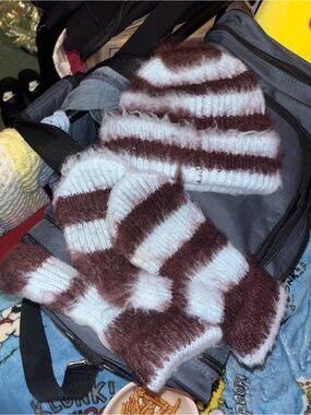 Collusion Beanie and Mittens Set - Burgundy & Light Blue